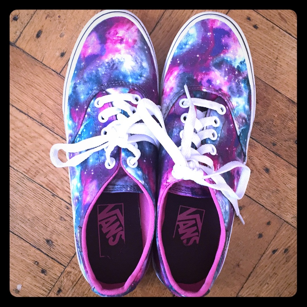 Comfortable design Vans sneakers with laces